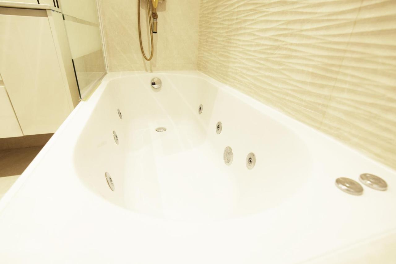 Paradise Luxurious Flat, Free Parking, 3 Double Rooms, Terrace, Jacuzzi, Fully Renovated San Sebastián Exterior foto