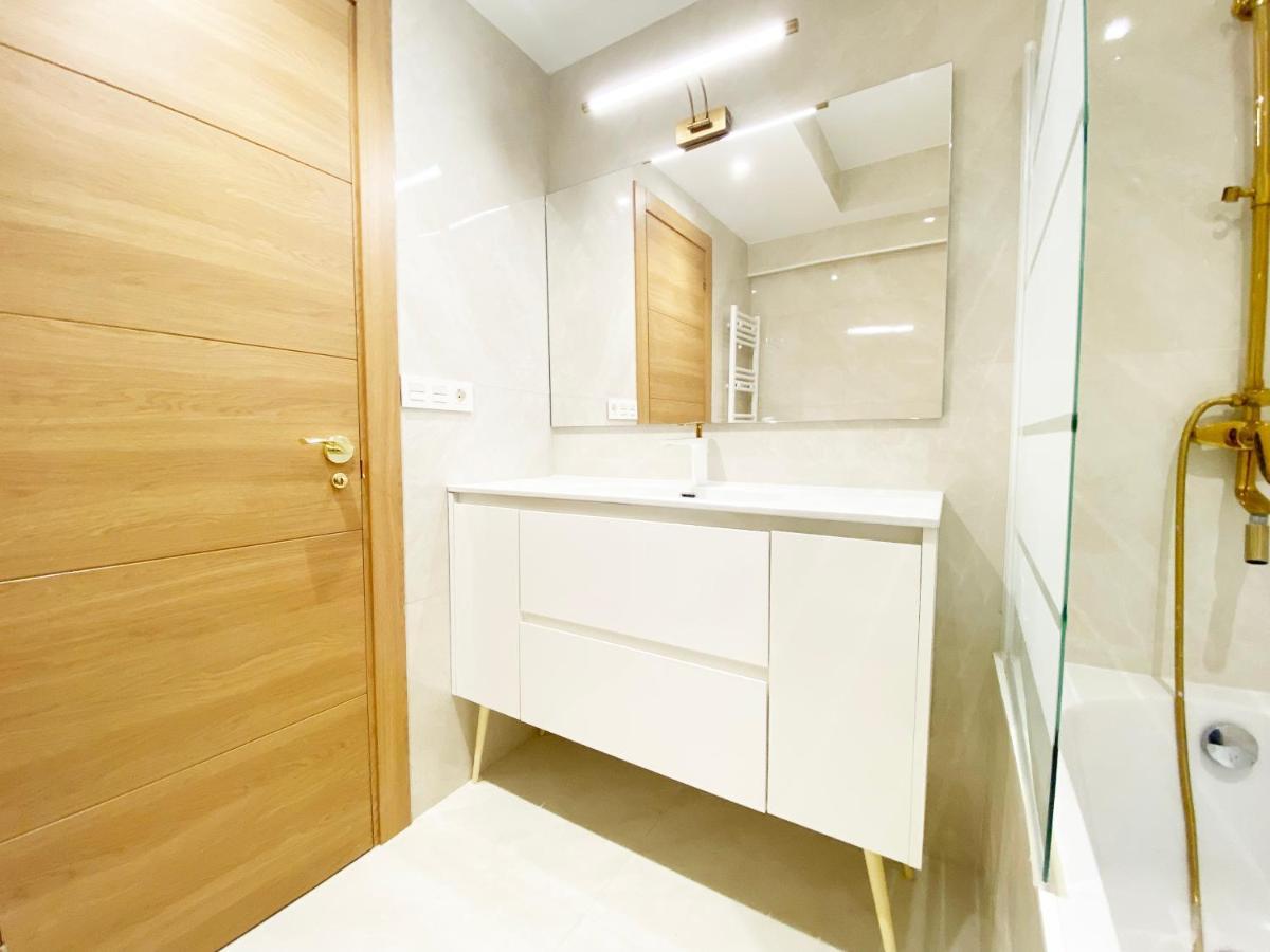 Paradise Luxurious Flat, Free Parking, 3 Double Rooms, Terrace, Jacuzzi, Fully Renovated San Sebastián Exterior foto